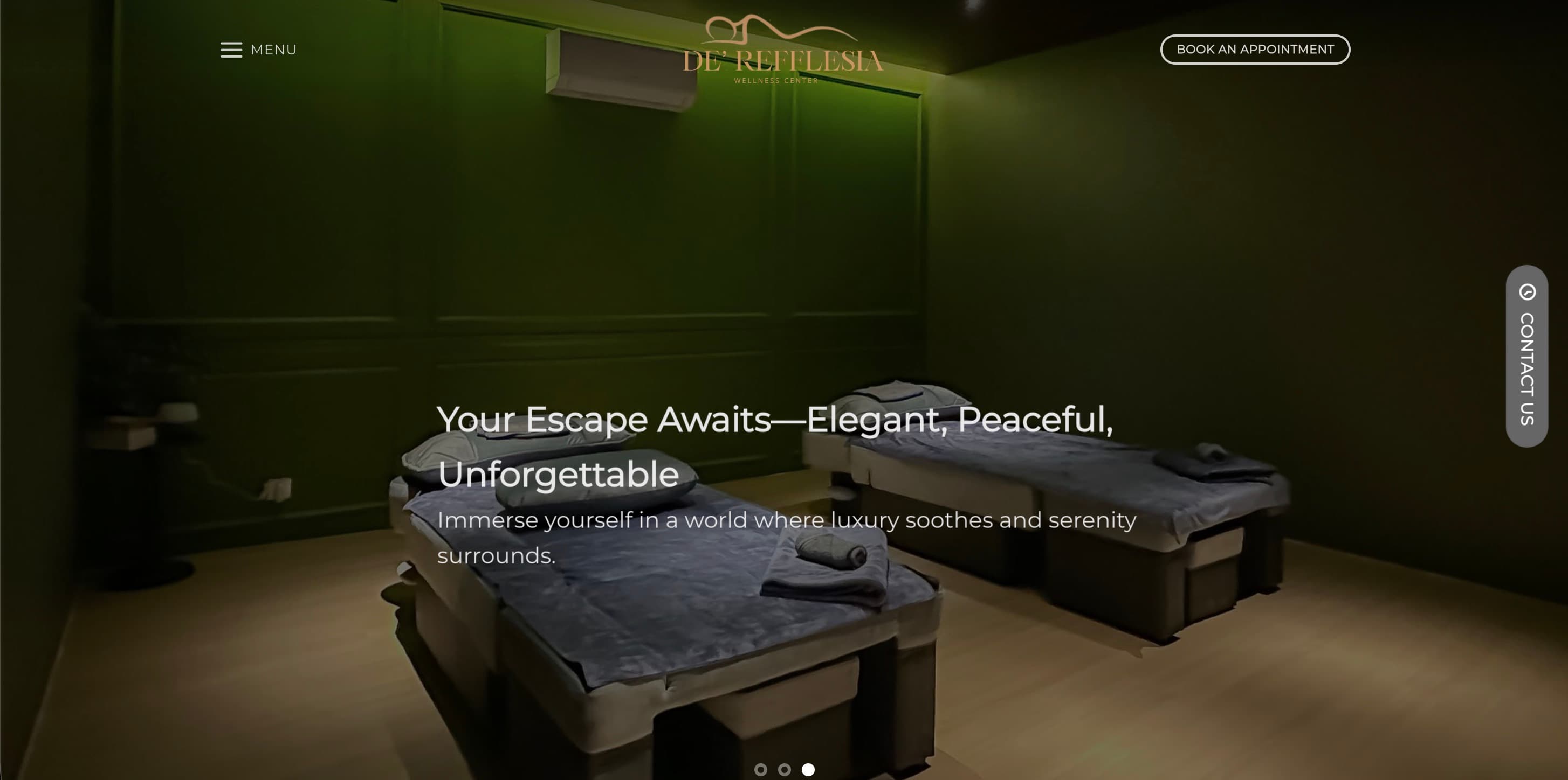 Original De' Refflesia home page: a dim photograph of two treatment beds in a dark green room, with a centred headline and a hamburger menu.